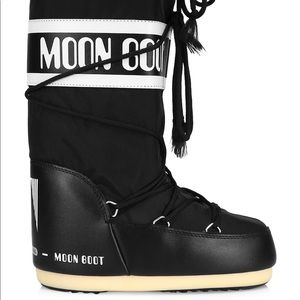 Black moon boots